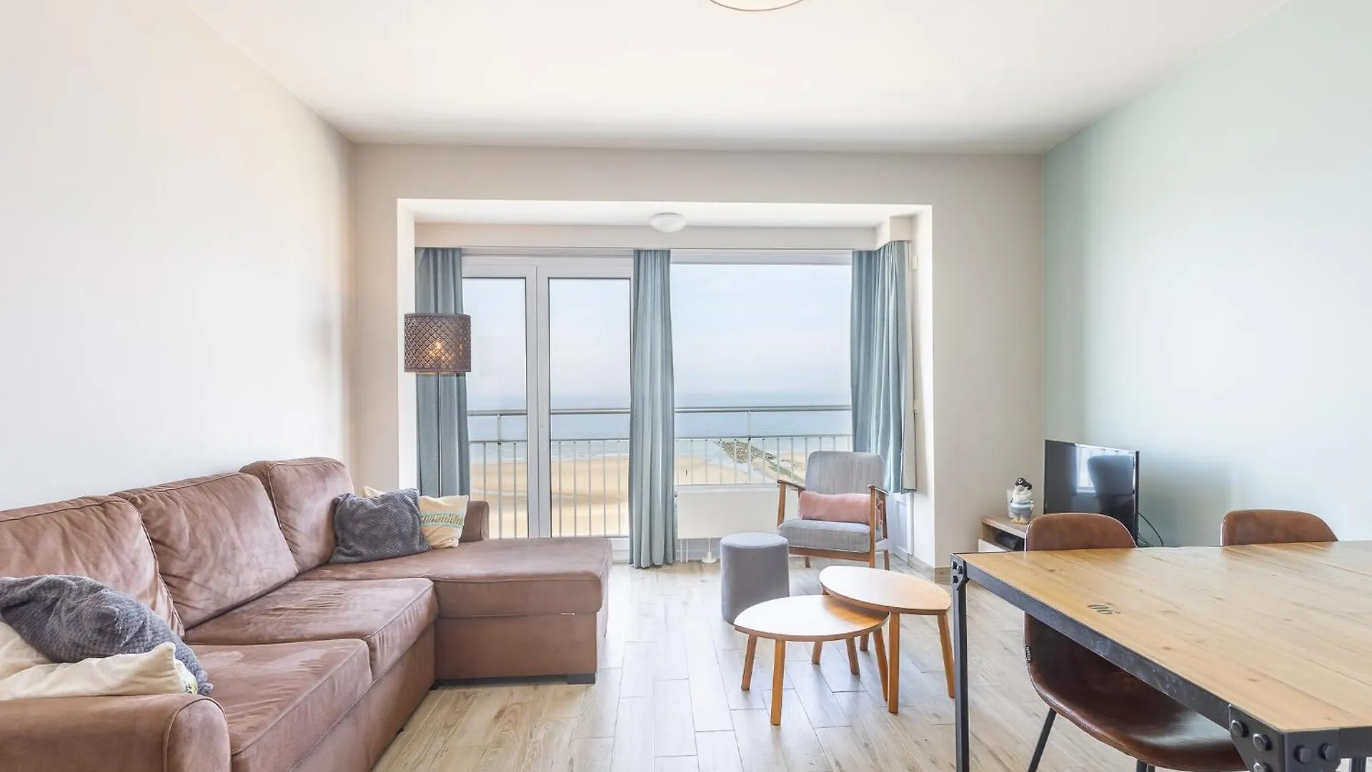Modern Apartment With Frontal Sea-View Middelkerke